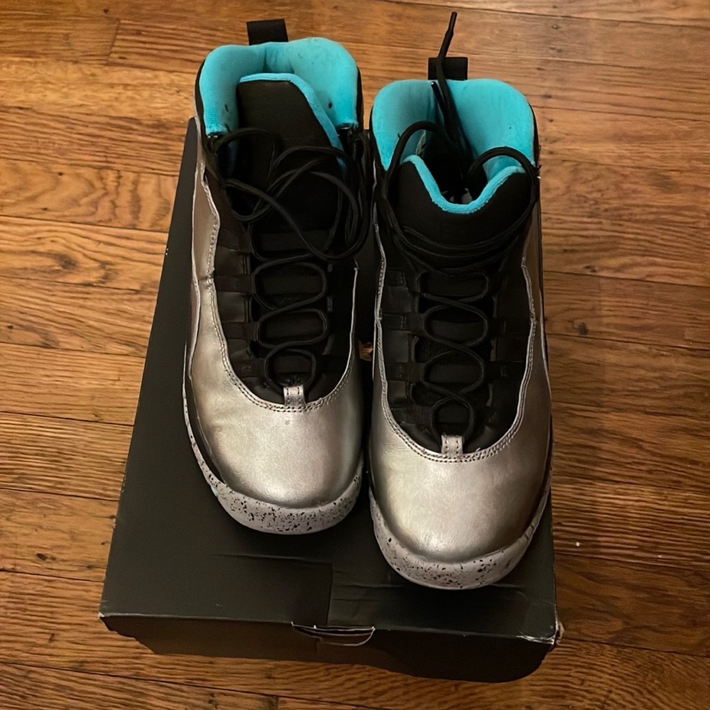 Retro Jordan “Lady Liberty🗽“ Silver size 6.5